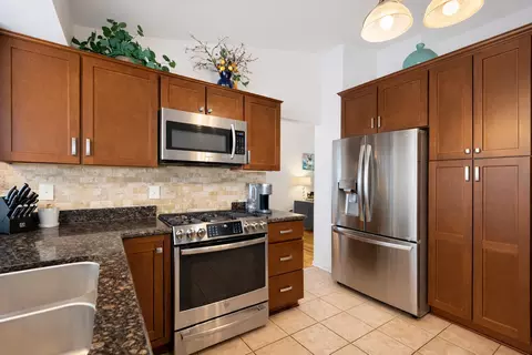 Kitchen - 1280 Clover Ln, Hoffman Estates, IL 60192 photo 1 of 3