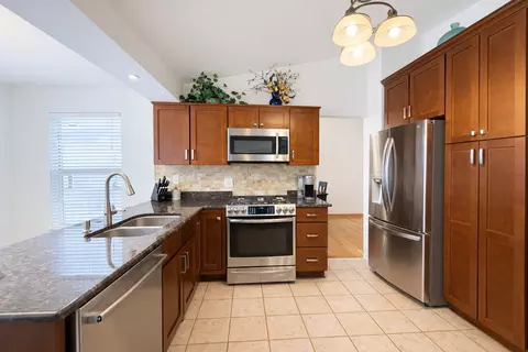 Kitchen - 1280 Clover Ln, Hoffman Estates, IL 60192 photo 2 of 3