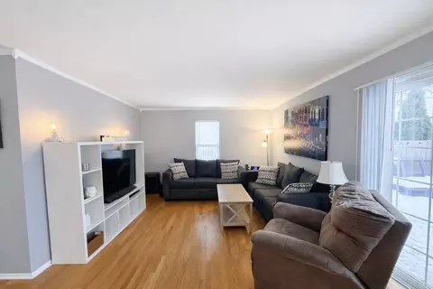 Living - 1280 Clover Ln, Hoffman Estates, IL 60192 photo 2 of 2