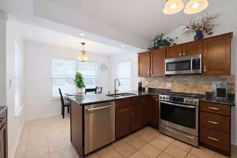 Kitchen - 1280 Clover Ln, Hoffman Estates, IL 60192 photo 3 of 3