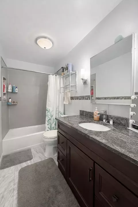Bath - 1280 Clover Ln, Hoffman Estates, IL 60192 photo 1 of 2
