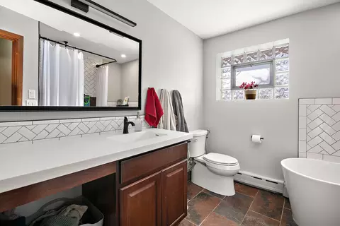Bath - 26906 S Sylvan Ln, Monee, IL 60449 photo 3 of 4