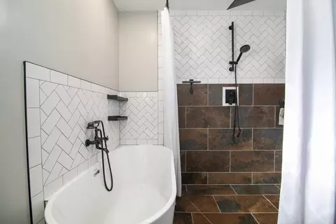 Bath - 26906 S Sylvan Ln, Monee, IL 60449 photo 2 of 4