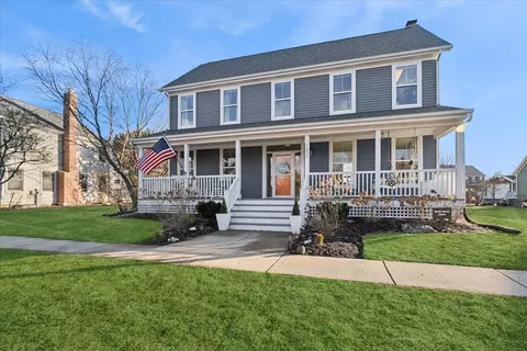 1571 Amos Bennett St, Grayslake, IL 60030