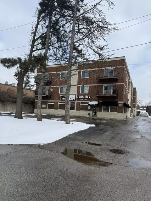 6961 Vine St #303, Indian Head Park, IL 60525