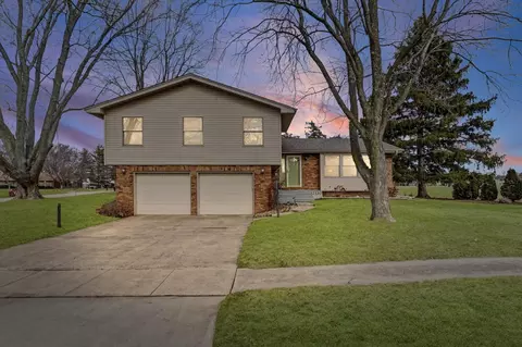 3120 Moraine Dr, Champaign, IL 61822