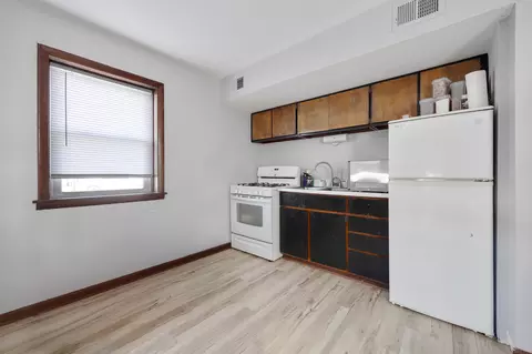 Kitchen - 11611 Main St, Huntley, IL 60142 photo 5 of 6