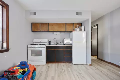 Kitchen - 11611 Main St, Huntley, IL 60142 photo 6 of 6