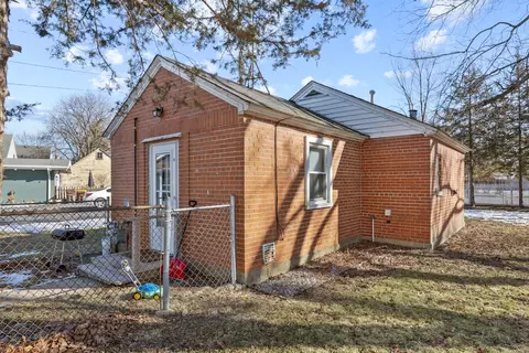 Exterior - 11611 Main St, Huntley, IL 60142 photo 1 of 1
