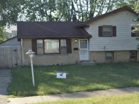 2432 Yeoman St, Waukegan, IL 60087