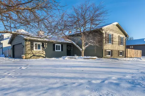 5302 16th Ave, Moline, IL 61265