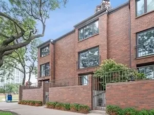 3700 N Lake Shore Dr #109, Chicago, IL 60613