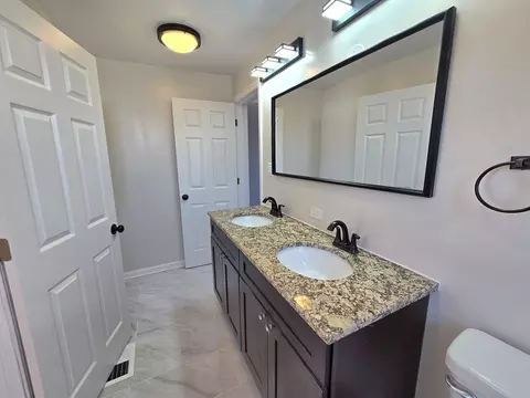 Bath - 628 E 92nd Pl, Chicago, IL 60619 photo 2 of 3