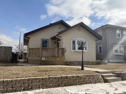 742 26th St, East Moline, IL 61244