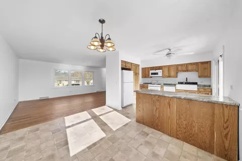 601 Edwards Ave, West Dundee, IL 60118 photo 7