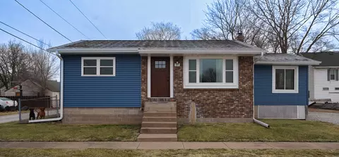 107 Hacker St, Buffalo, IA 52728