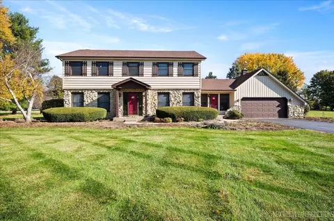 39 W955 Deer Run Dr, Saint Charles, IL 60175