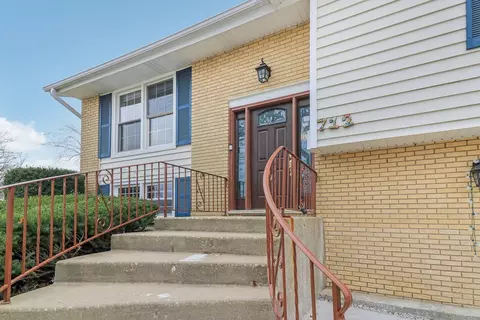 712 Dante Ct, Schaumburg, IL 60193