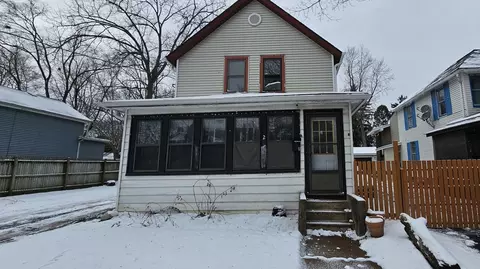 520 N County St, Waukegan, IL 60085