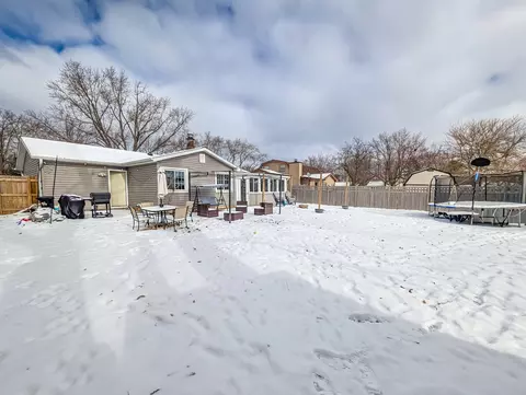 Exterior - 811 Beech Dr, Bolingbrook, IL 60440 photo 4 of 8