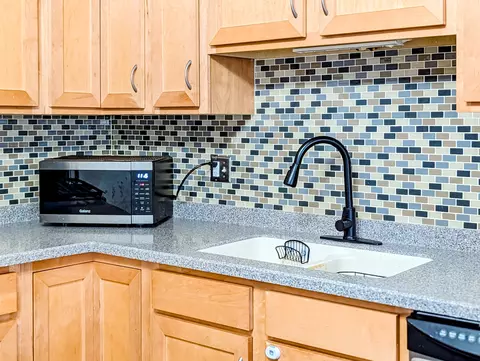 Kitchen - 811 Beech Dr, Bolingbrook, IL 60440 photo 6 of 7