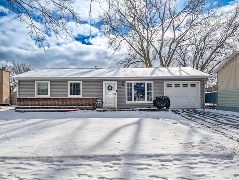 811 Beech Dr, Bolingbrook, IL 60440