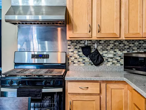 Kitchen - 811 Beech Dr, Bolingbrook, IL 60440 photo 4 of 7