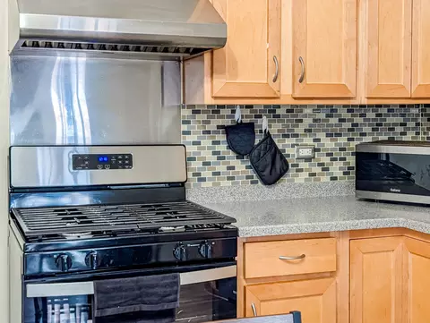 Kitchen - 811 Beech Dr, Bolingbrook, IL 60440 photo 7 of 7