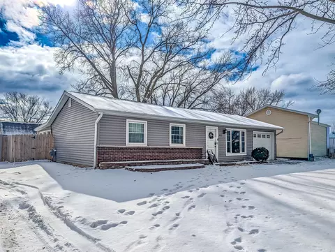 Exterior - 811 Beech Dr, Bolingbrook, IL 60440 photo 8 of 8