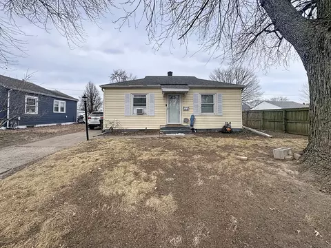 2437 33rd Ave, Rock Island, IL 61201