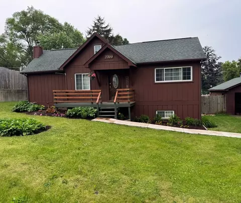 7709 E Sunset Dr, Wonder Lake, IL 60097