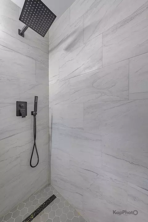 Bath - 7337 S South Shore Dr #902, Chicago, IL 60649 photo 3 of 4