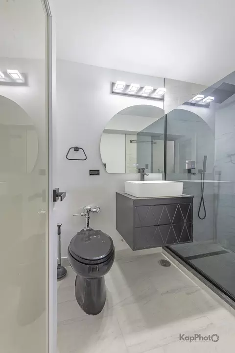 Bath - 7337 S South Shore Dr #902, Chicago, IL 60649 photo 2 of 4