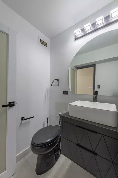 Bath - 7337 S South Shore Dr #902, Chicago, IL 60649 photo 4 of 4