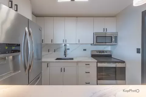 Kitchen - 7337 S South Shore Dr #902, Chicago, IL 60649 photo 1 of 4