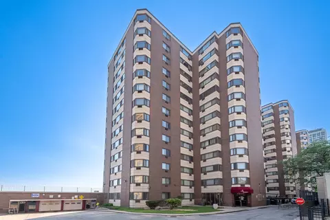 7337 S South Shore Dr #902, Chicago, IL 60649