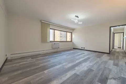 Living - 7337 S South Shore Dr #902, Chicago, IL 60649 photo 2 of 8