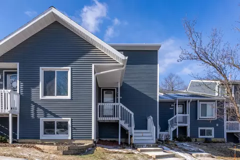 3558 N Willow Ct, Bettendorf, IA 52722