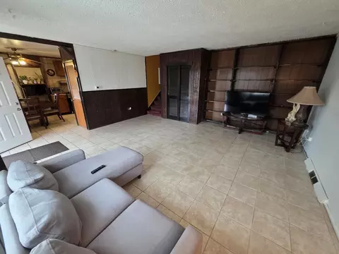 Living - 2201 Kingfisher Ln, Rolling Meadows, IL 60008 photo 2 of 7