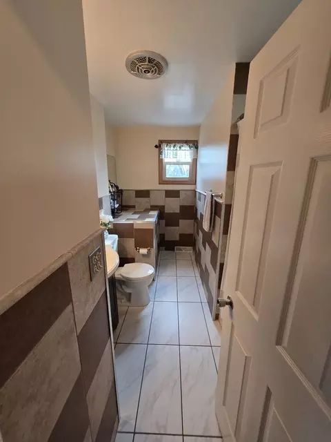 Bath - 2201 Kingfisher Ln, Rolling Meadows, IL 60008 photo 5 of 5