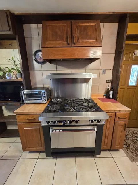 Kitchen - 2201 Kingfisher Ln, Rolling Meadows, IL 60008 photo 5 of 6