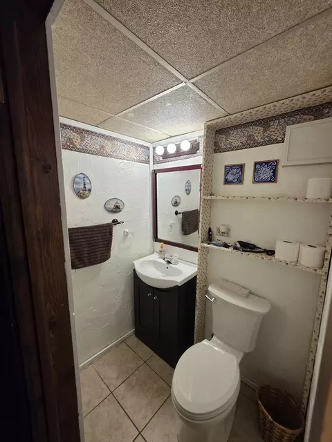 Bath - 2201 Kingfisher Ln, Rolling Meadows, IL 60008 photo 4 of 5