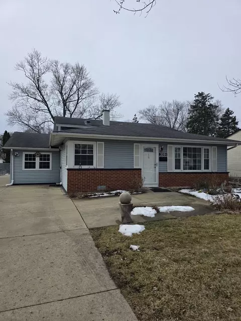 Exterior - 2201 Kingfisher Ln, Rolling Meadows, IL 60008 photo 2 of 2