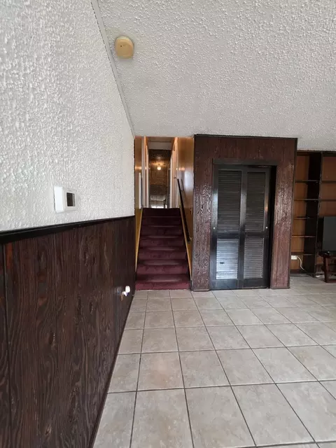 Entry Way - 2201 Kingfisher Ln, Rolling Meadows, IL 60008 photo 3 of 3
