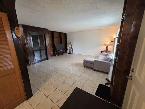 Living - 2201 Kingfisher Ln, Rolling Meadows, IL 60008 photo 3 of 7