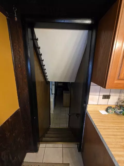 Entry Way - 2201 Kingfisher Ln, Rolling Meadows, IL 60008 photo 2 of 3