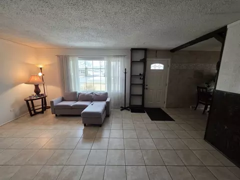 Living - 2201 Kingfisher Ln, Rolling Meadows, IL 60008 photo 4 of 7