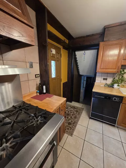 Kitchen - 2201 Kingfisher Ln, Rolling Meadows, IL 60008 photo 2 of 6