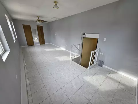 Living - 2201 Kingfisher Ln, Rolling Meadows, IL 60008 photo 6 of 7