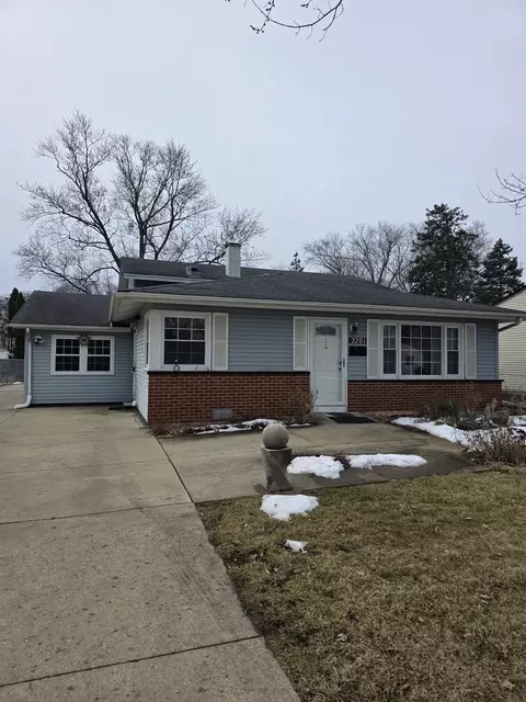 2201 Kingfisher Ln, Rolling Meadows, IL 60008